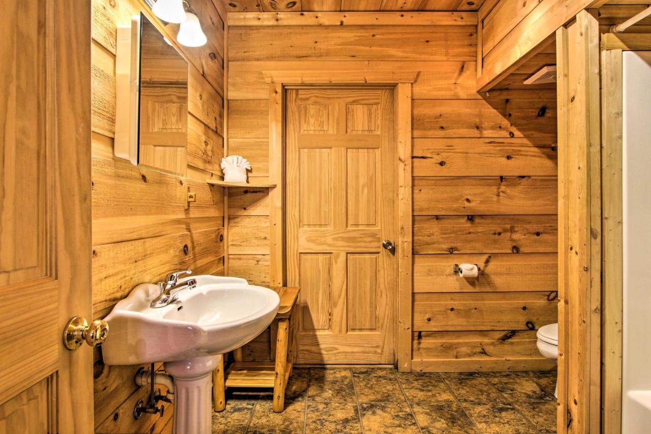 Sevierville Sanctuary Hot Tub, Pool Table And Deck! Ngoại thất bức ảnh